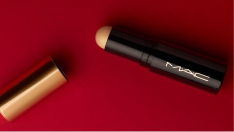 ¡NOVEDAD! STUDIO RADIANCE SKIN TINT STICK